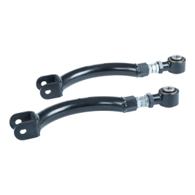 Adjustable control arm set for the rear axle