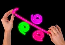 GLOW IN THE DARK STRETCH STRING Pkg./12